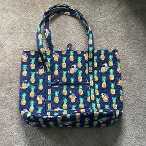 Brand new without tags Vera Bradley navy pineapple bag